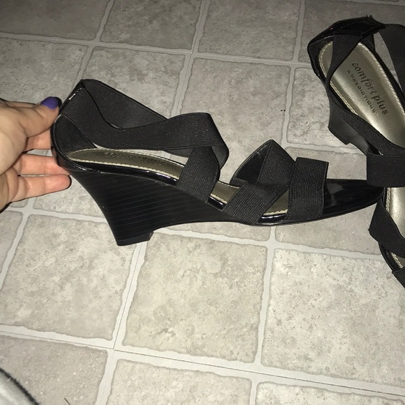 Strapy Black Heals - Picture 2 of 2